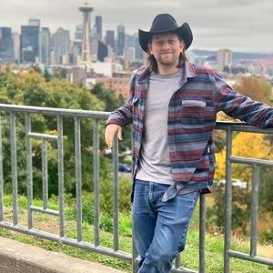 Meet your Posher, Connor